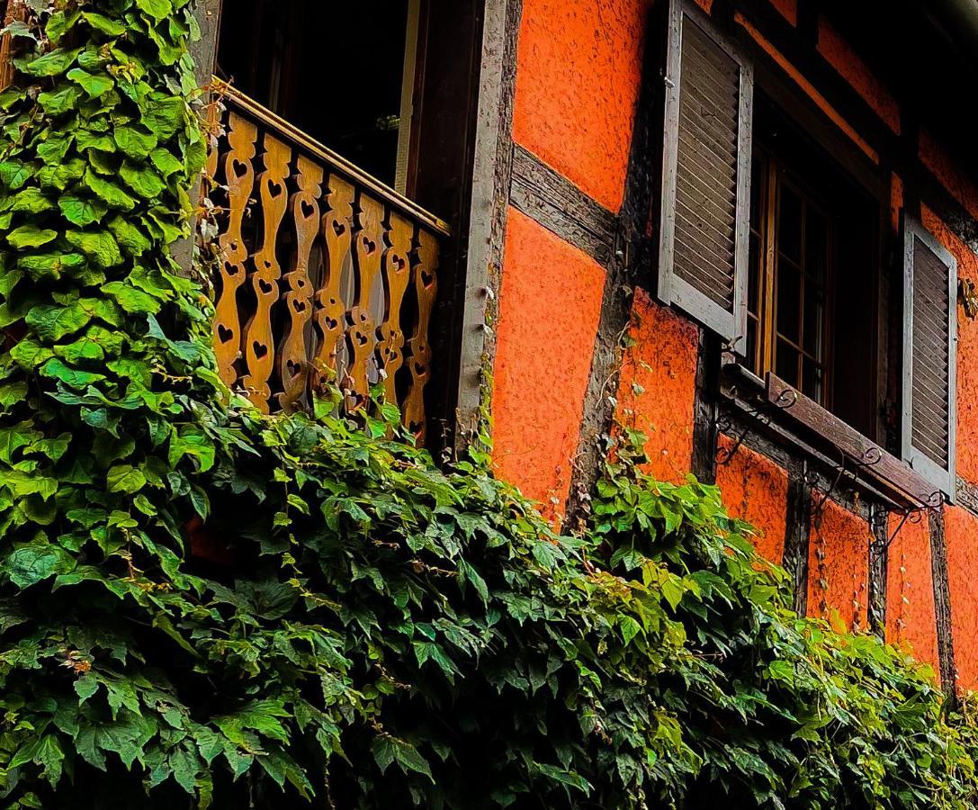 La Maison Rouge Au Coeur De La Ville. รีควีร์ ภายนอก รูปภาพ
