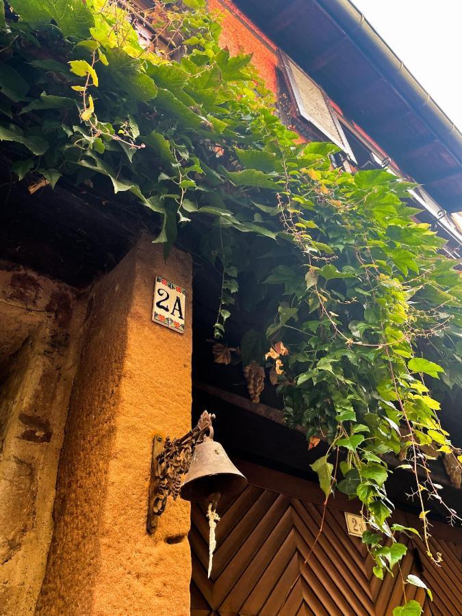 La Maison Rouge Au Coeur De La Ville. รีควีร์ ภายนอก รูปภาพ